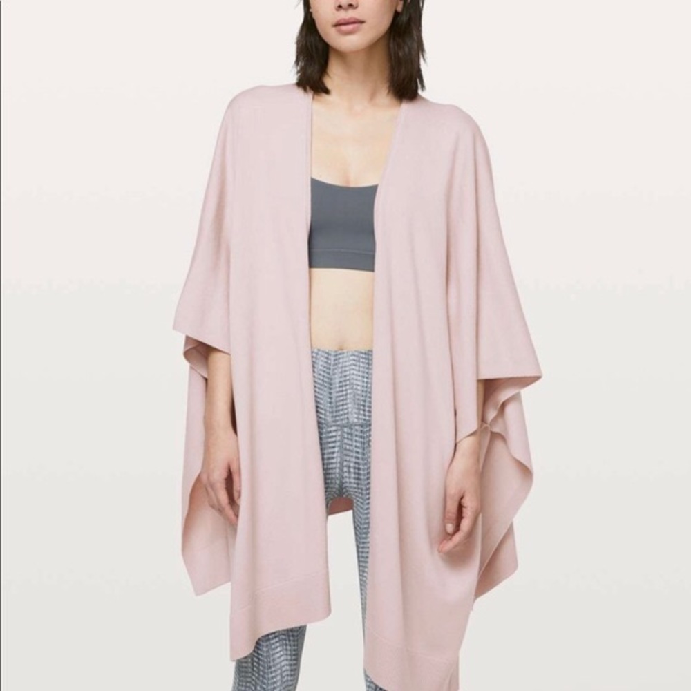 NWT Lululemon Free to Coast wrap in Blush